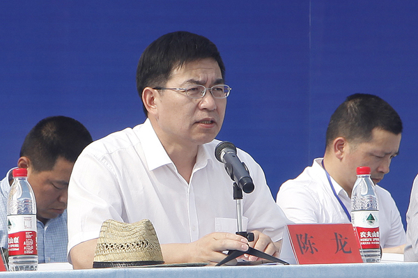 浙江水省水利厅厅长陈龙做现场演练指示